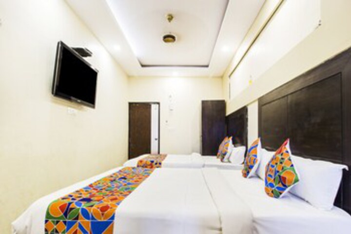 Room 7 of 18