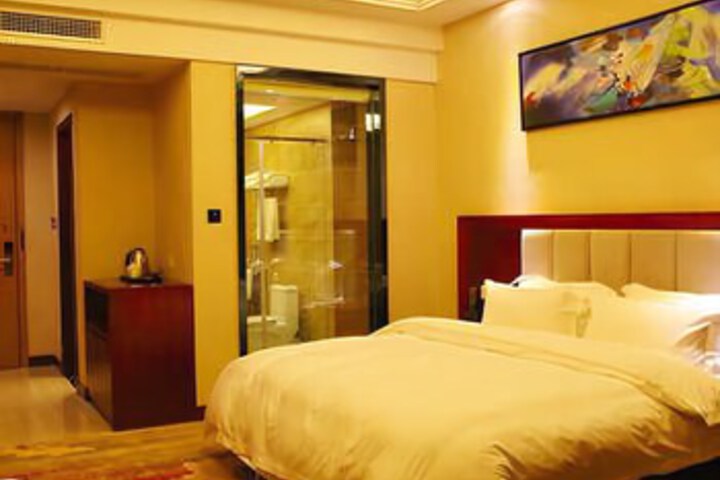 Room 8 of 9