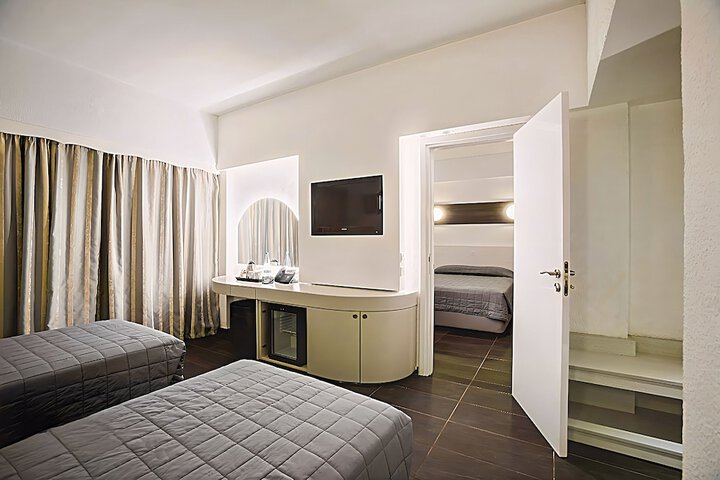 Room 16 of 141