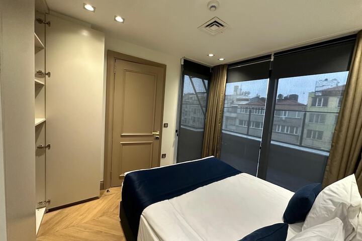 Room 26 of 75