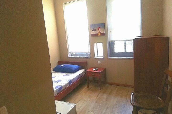 Room 10 of 14