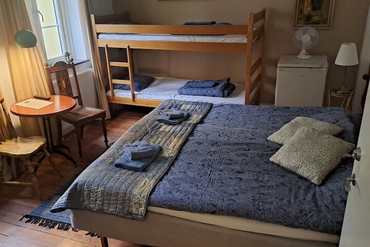 Room 28 of 104