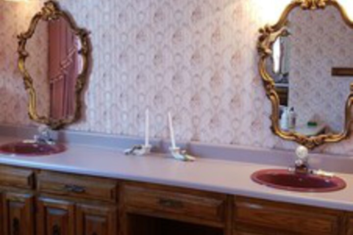 Room 5 of 32