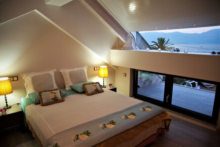 Room 10 of 84
