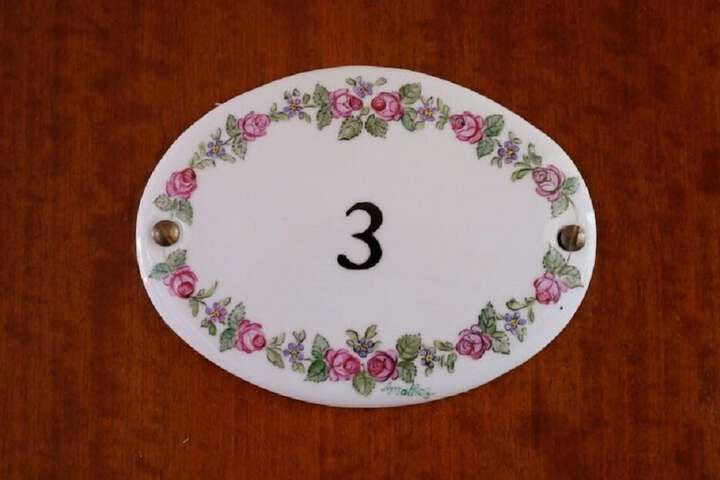 Room 11 of 38