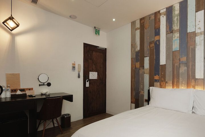 Room 17 of 92
