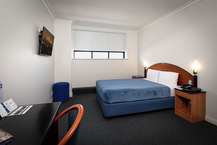 Room 32 of 53
