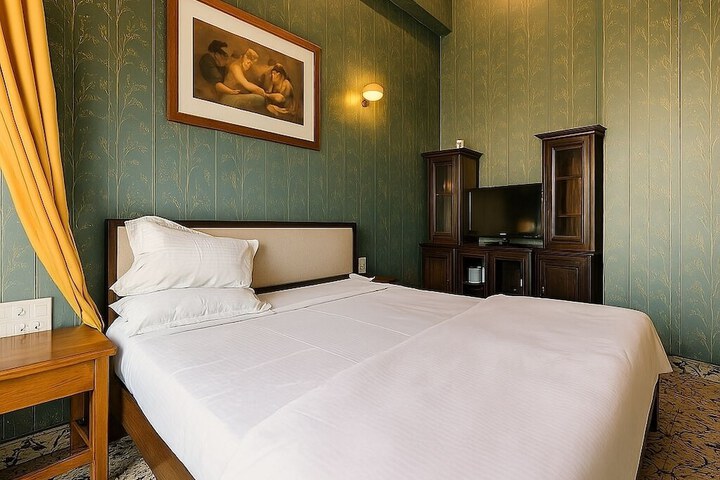 Room 5 of 76
