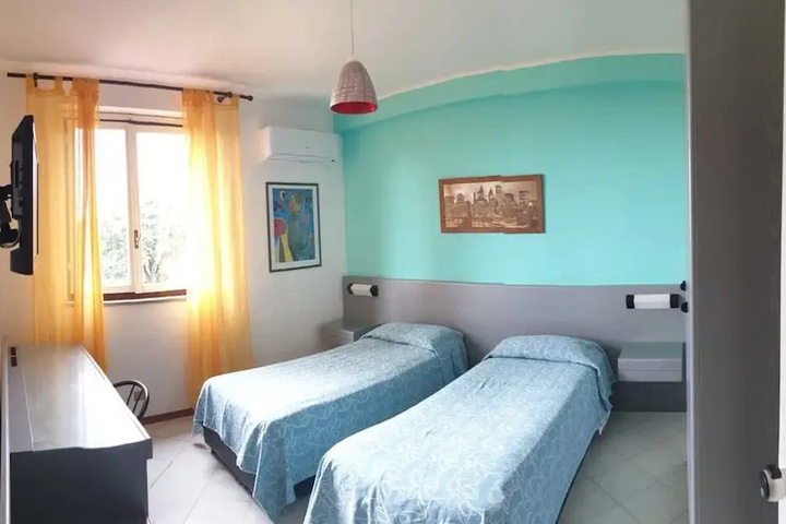 Room 5 of 20