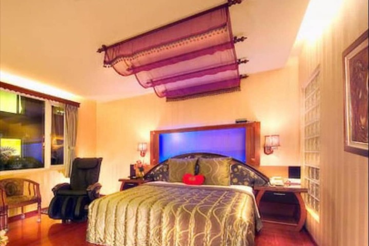 Room 5 of 23