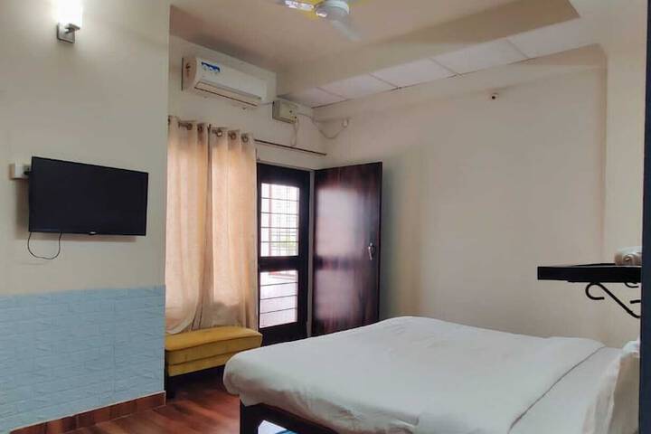 Room 4 of 36