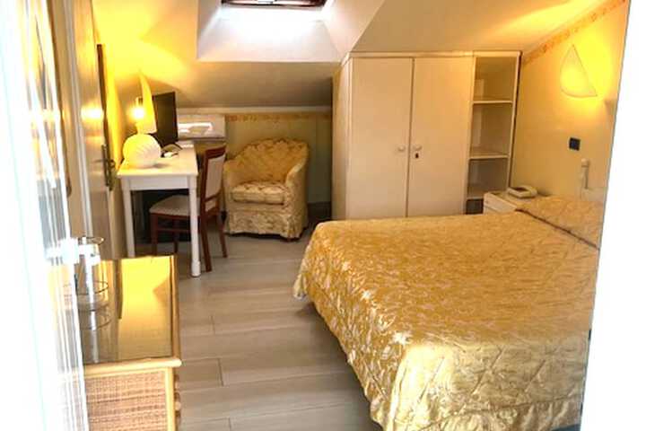 Room 41 of 100