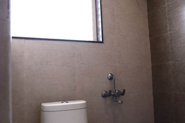 Room 7 of 12