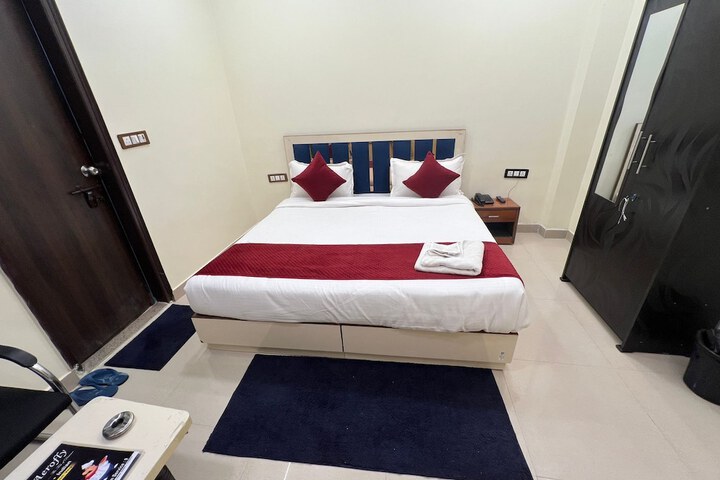Room 8 of 28