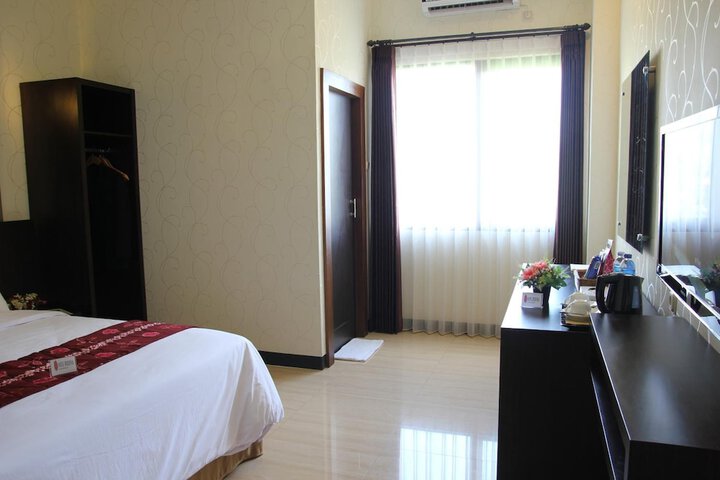 Room 4 of 33