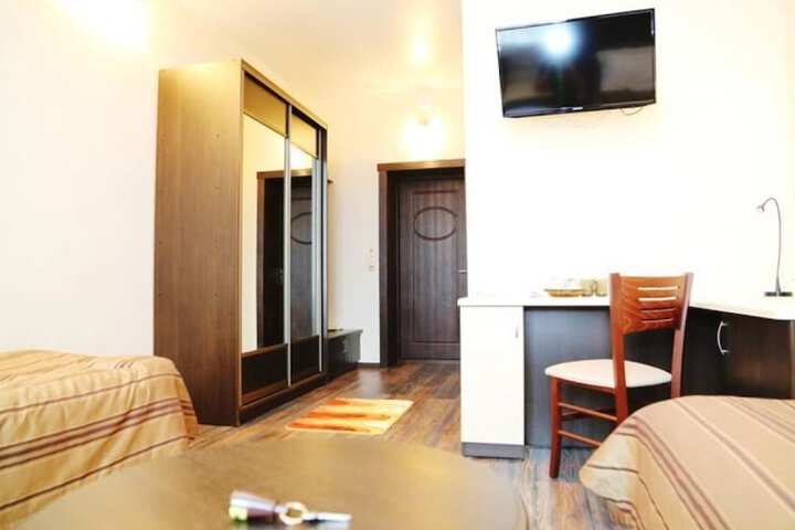 Room 16 of 36