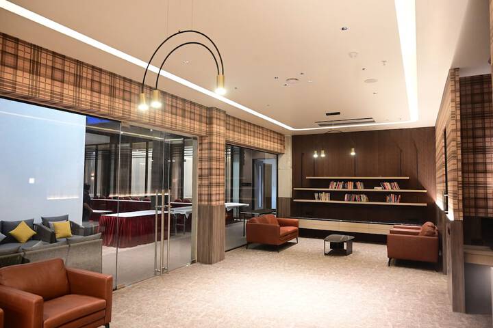 Business Center 14 of 17