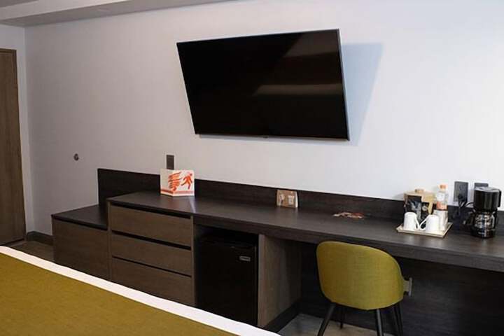 Room 35 of 64