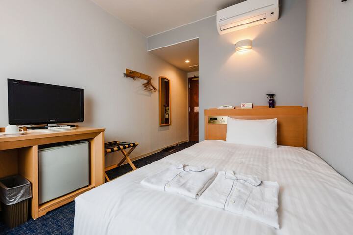 Room 28 of 115