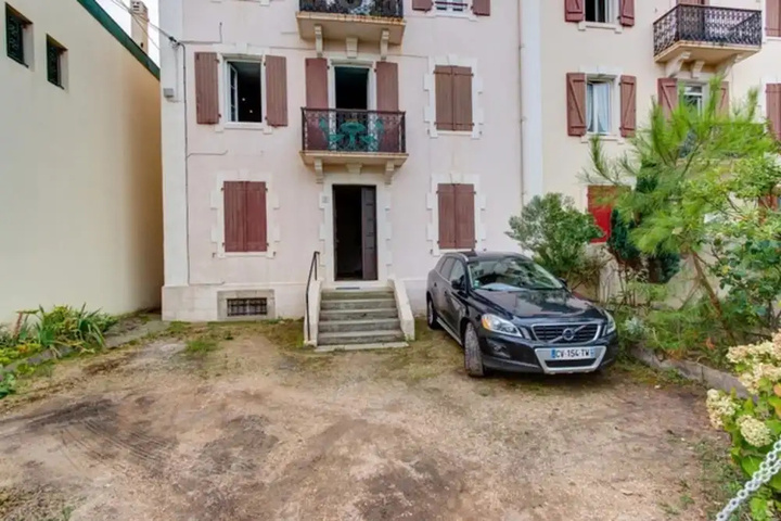 Image of Cozy Apt Near Côte des Basques w / Parking!