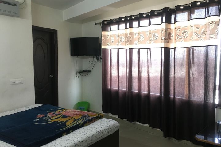 Room 3 of 27
