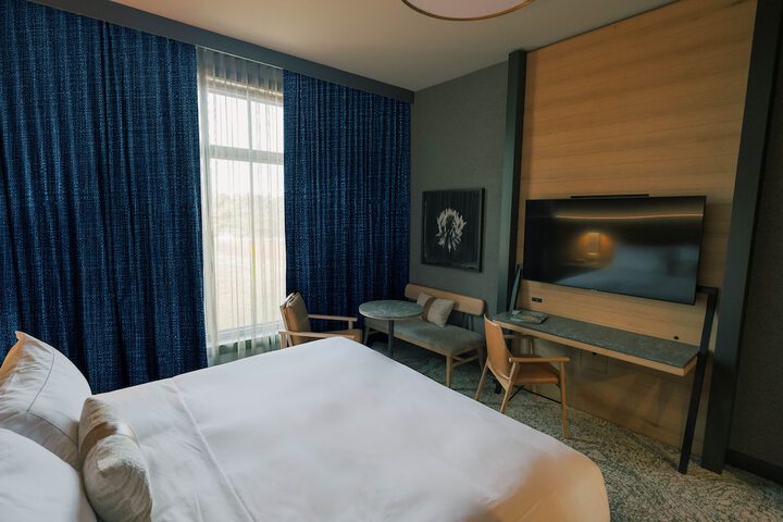 Room 14 of 223