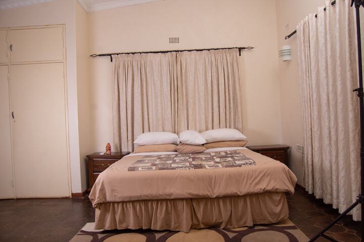 Room 7 of 33