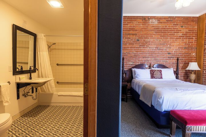 Room 73 of 120