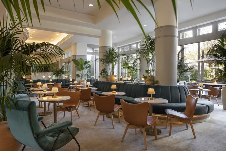 Lobby lounge