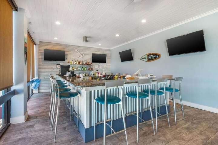 Poolside bar