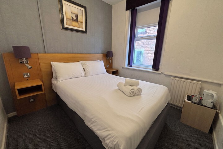 Room 7 of 76