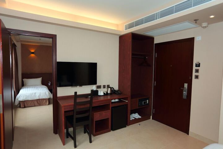 Room 5 of 19