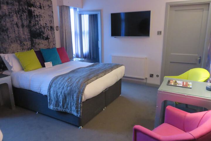 Room 27 of 93