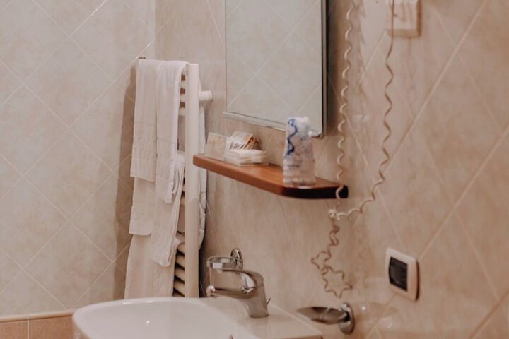 Room 21 of 36