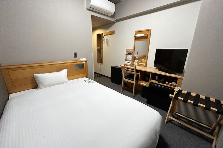 Room 4 of 20