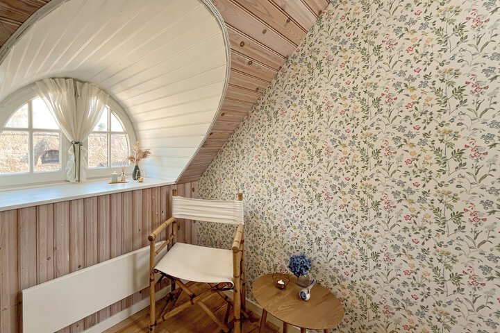 Room 9 of 35