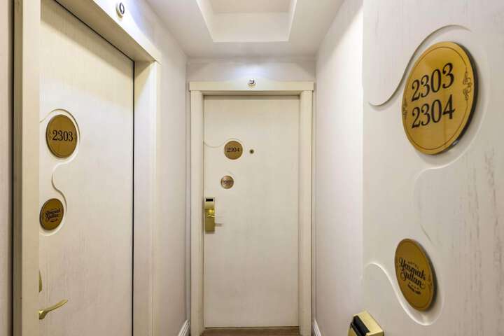 Ballroom/Hall 46 of 58