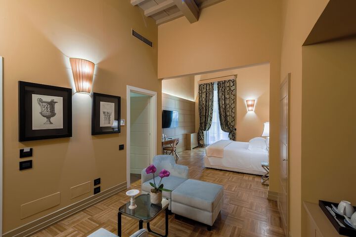 Room 42 of 143