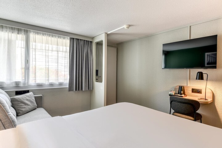 Room 13 of 66