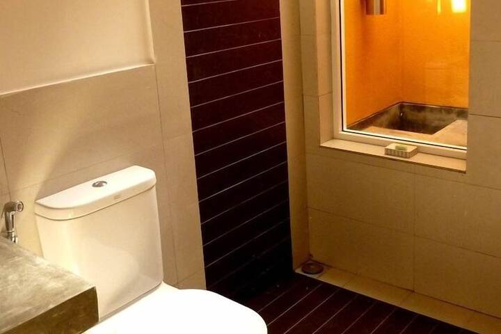 Room 23 of 65