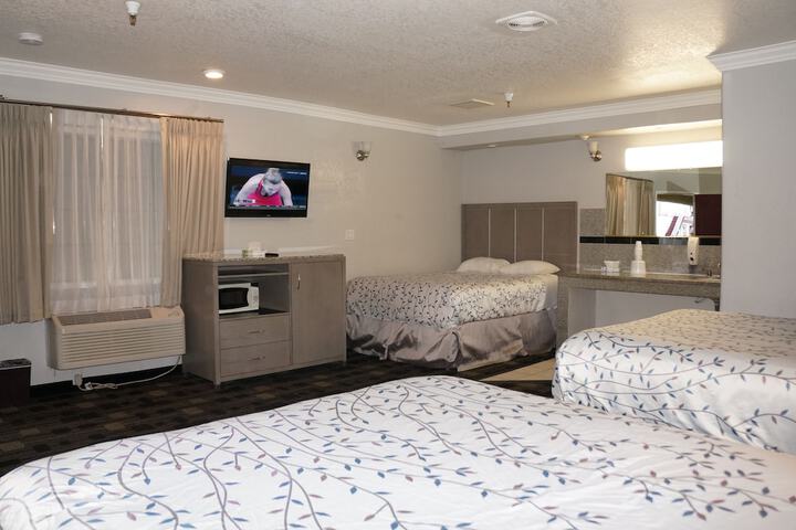 Queen Bed Accessible (8 of 45)