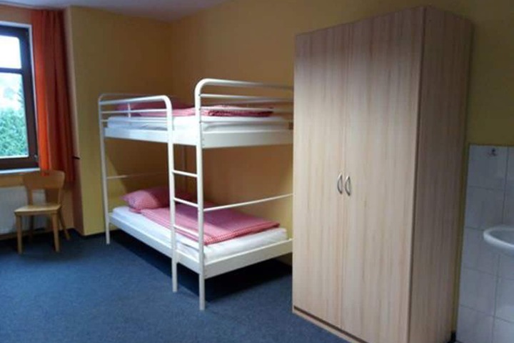 Room 5 of 6