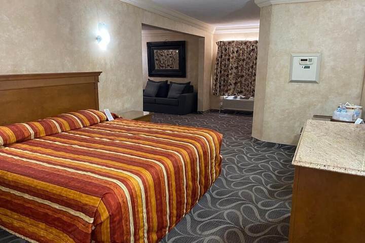 Room 10 of 27