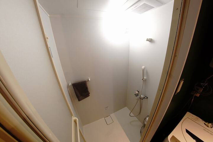 Room 13 of 27
