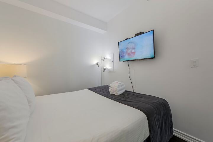 Room 4 of 104