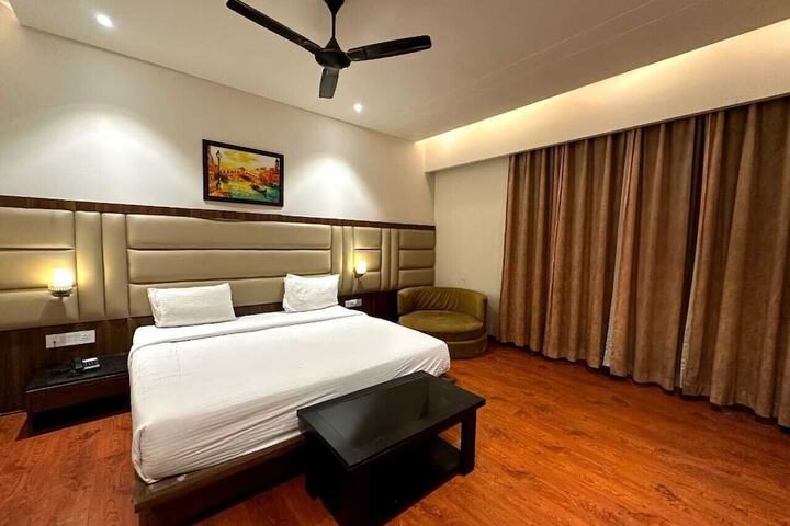 Room 9 of 49