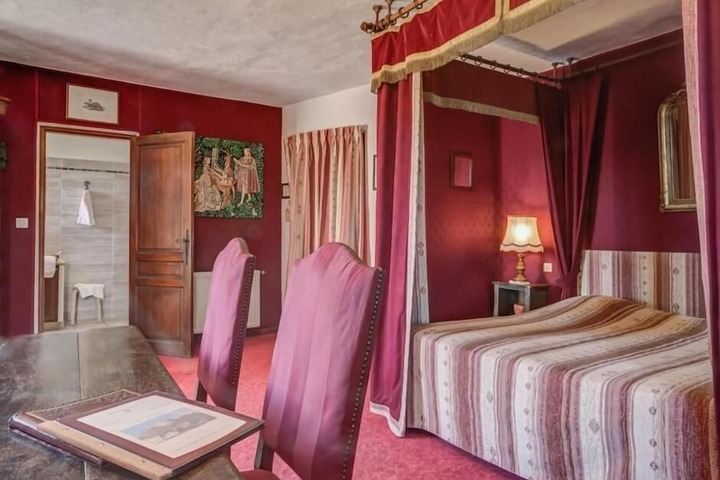 Room 12 of 89