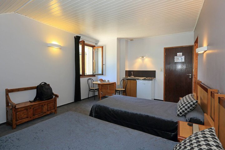 Room 6 of 44