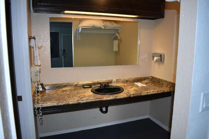 Room 10 of 26
