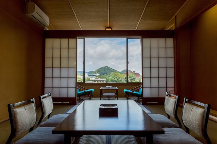 Room 4 of 36